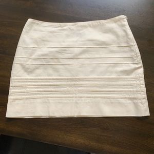 Like new Armani Exchange light cream/white skirt Sz 2